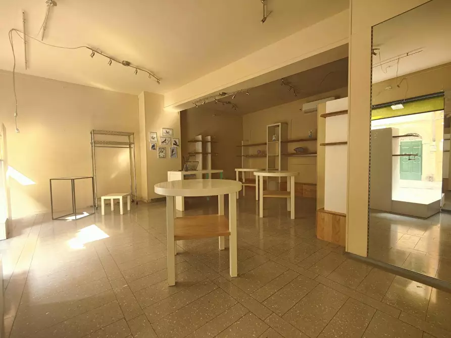 Immagine 6 di Negozio in affitto  a Fucecchio