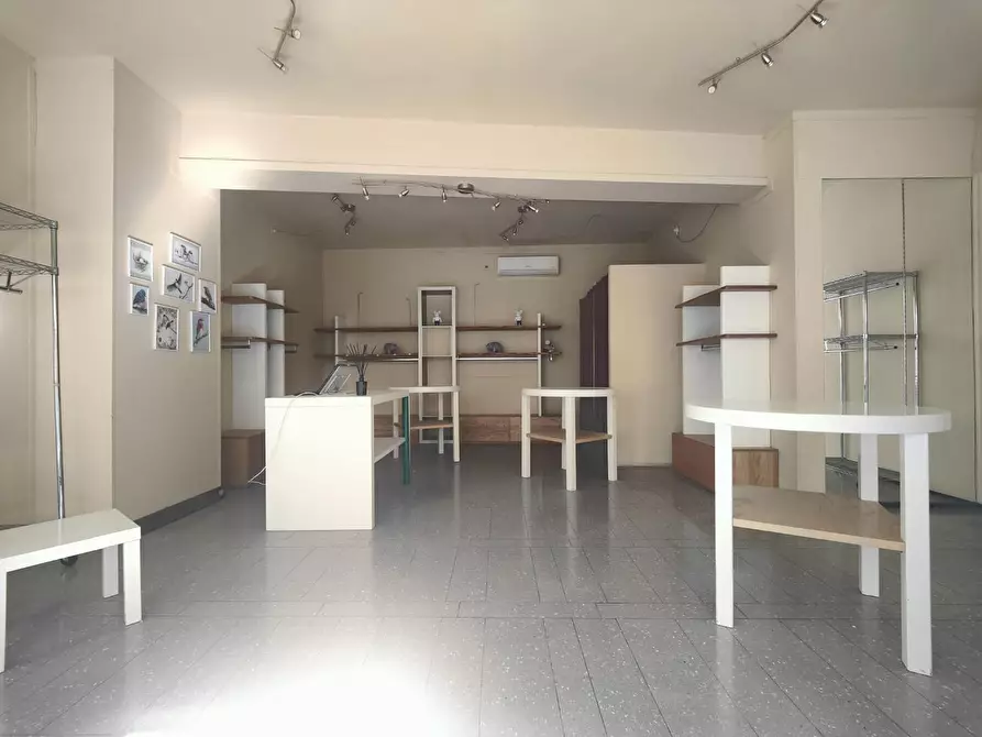 Immagine 3 di Negozio in affitto  a Fucecchio