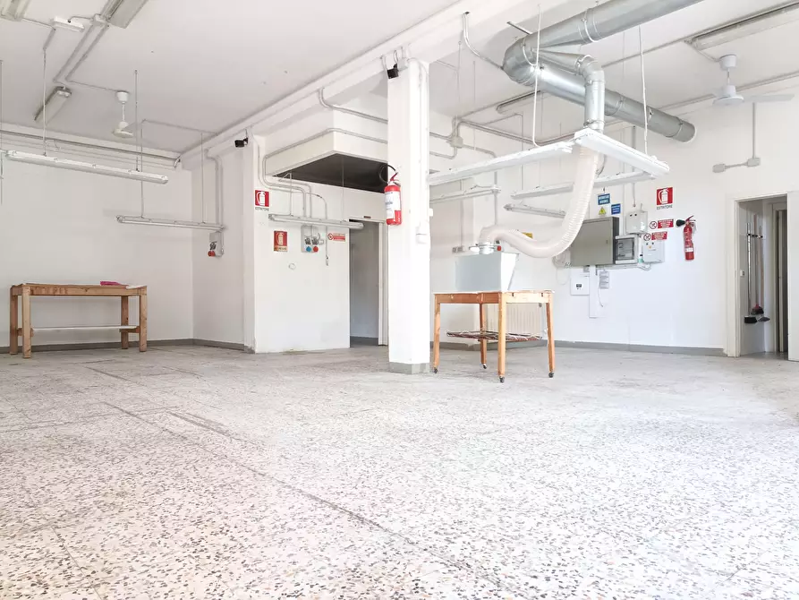 Immagine 13 di Attività artigianale in affitto  a Vinci