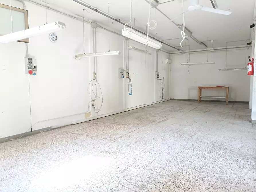 Immagine 19 di Attività artigianale in affitto  a Vinci