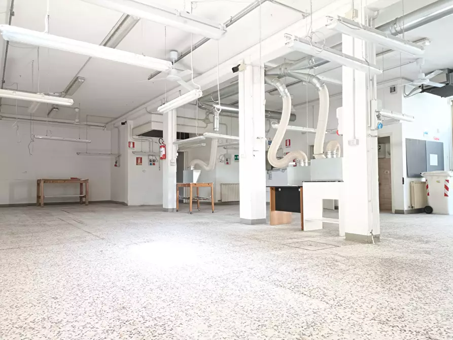 Immagine 2 di Attività artigianale in affitto  a Vinci