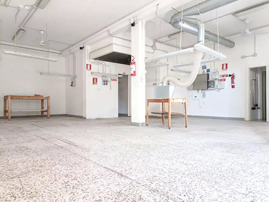 Immagine 1 di Attività artigianale in affitto  a Vinci