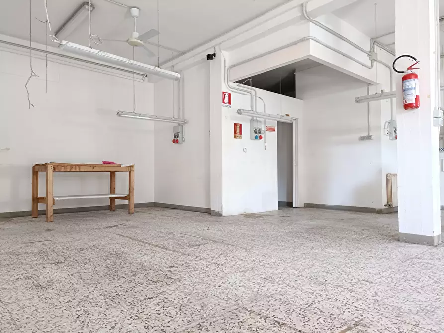 Immagine 11 di Attività artigianale in affitto  a Vinci