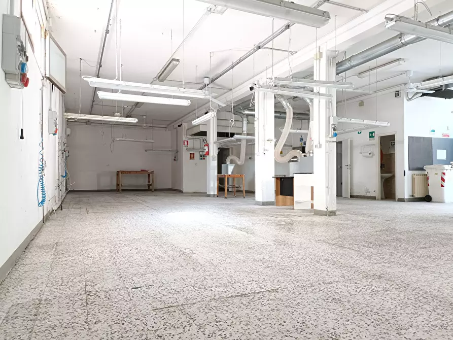 Immagine 10 di Attività artigianale in affitto  a Vinci