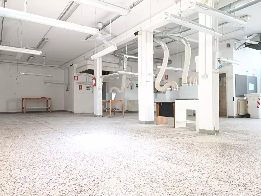 Immagine 9 di Attività artigianale in affitto  a Vinci