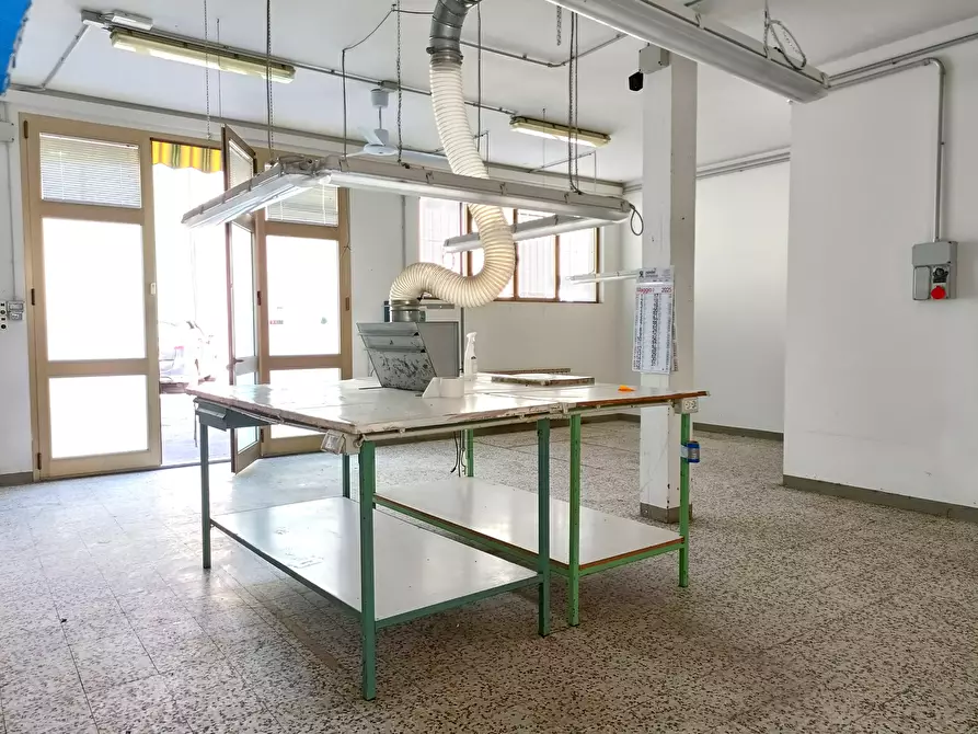 Immagine 20 di Attività artigianale in affitto  a Vinci