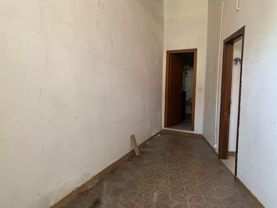 Immagine 6 di Locale commerciale in vendita  a Carrara