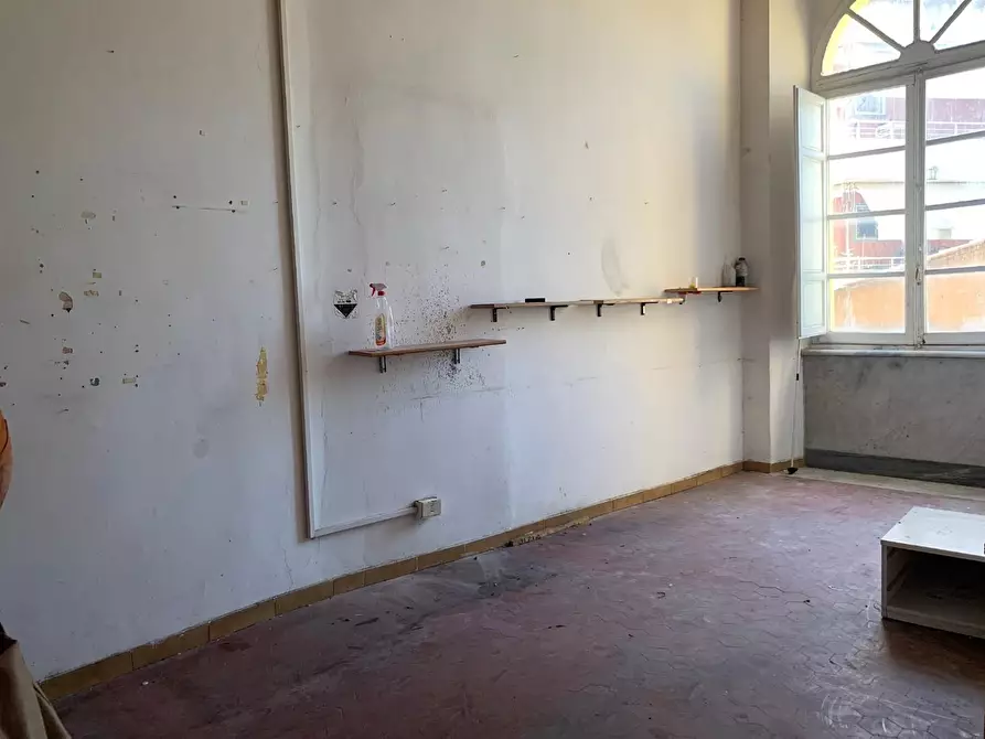 Immagine 4 di Locale commerciale in vendita  a Carrara