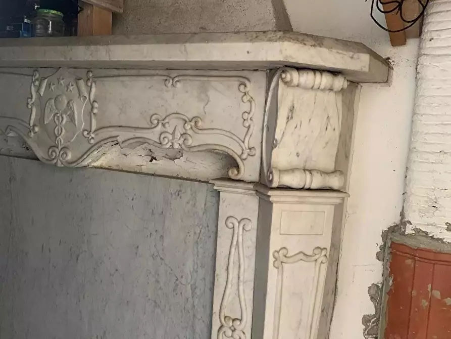 Immagine 3 di Locale commerciale in vendita  a Carrara