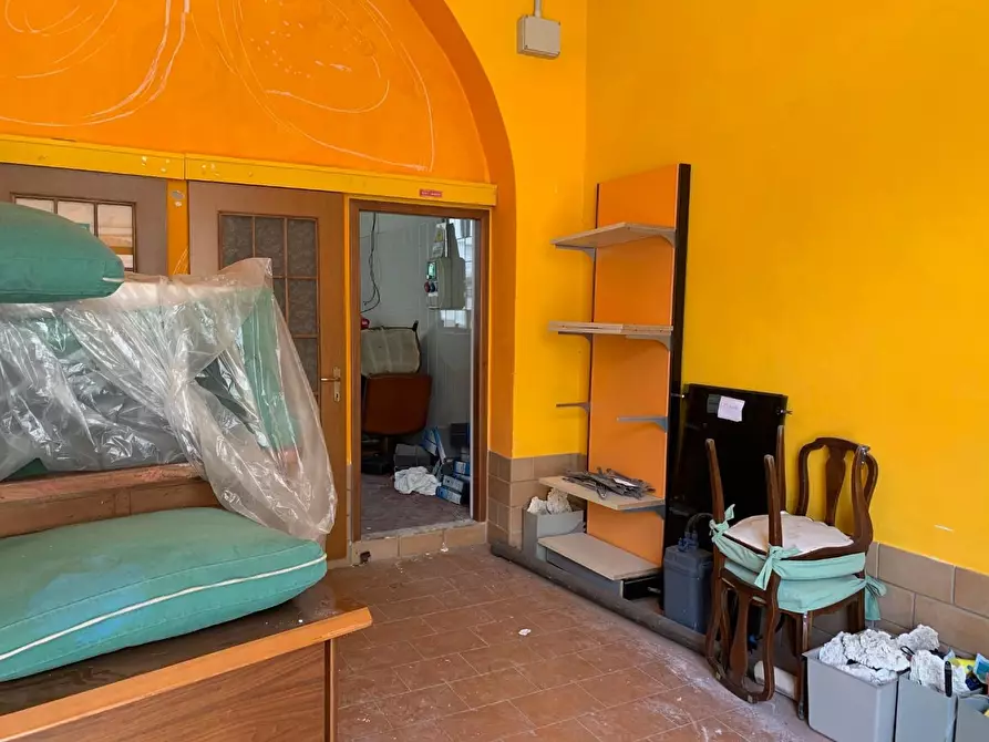 Immagine 3 di Locale commerciale in vendita  a Carrara