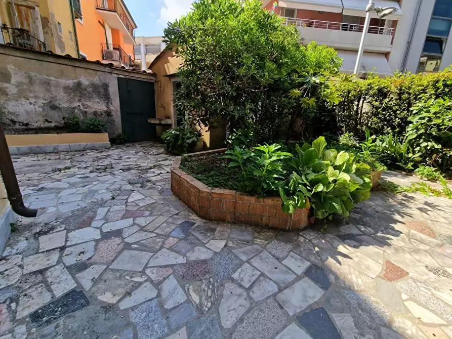 Immagine 9 di Appartamento in vendita  a Carrara