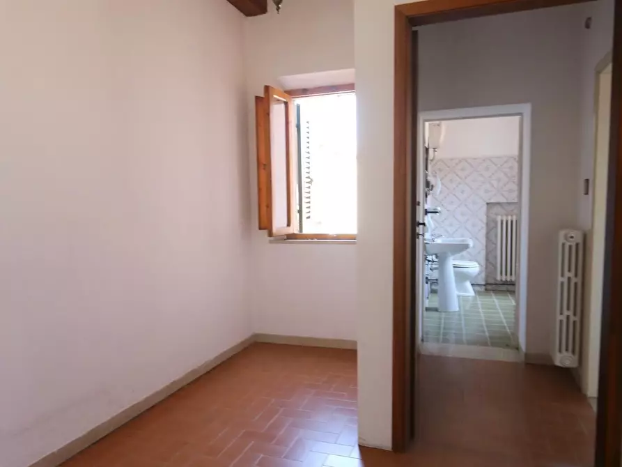 Immagine 9 di Appartamento in vendita  a Buti