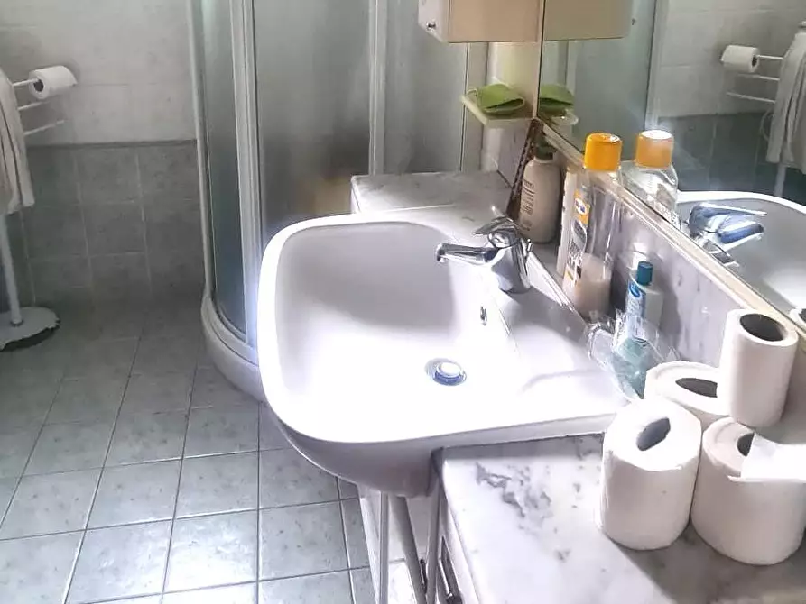 Immagine 11 di Appartamento in vendita  a Livorno