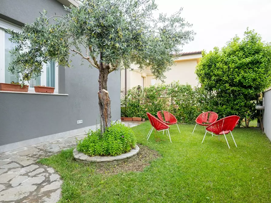 casa indipendente in vendita a Cascina in zona Titignano