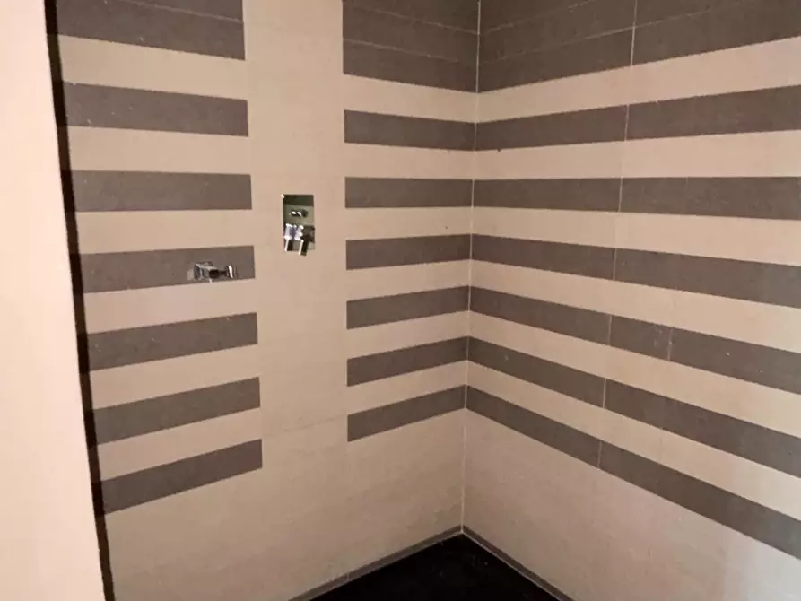 Immagine 7 di Ufficio in vendita  a Cascina