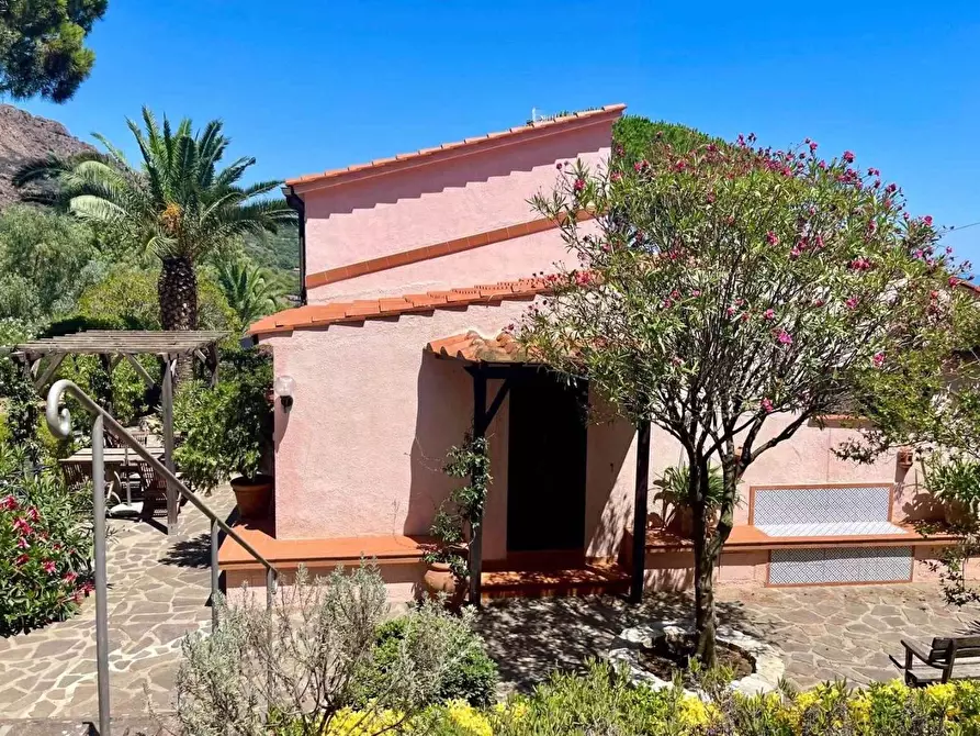 Immagine 3 di Villa in vendita  a Portoferraio