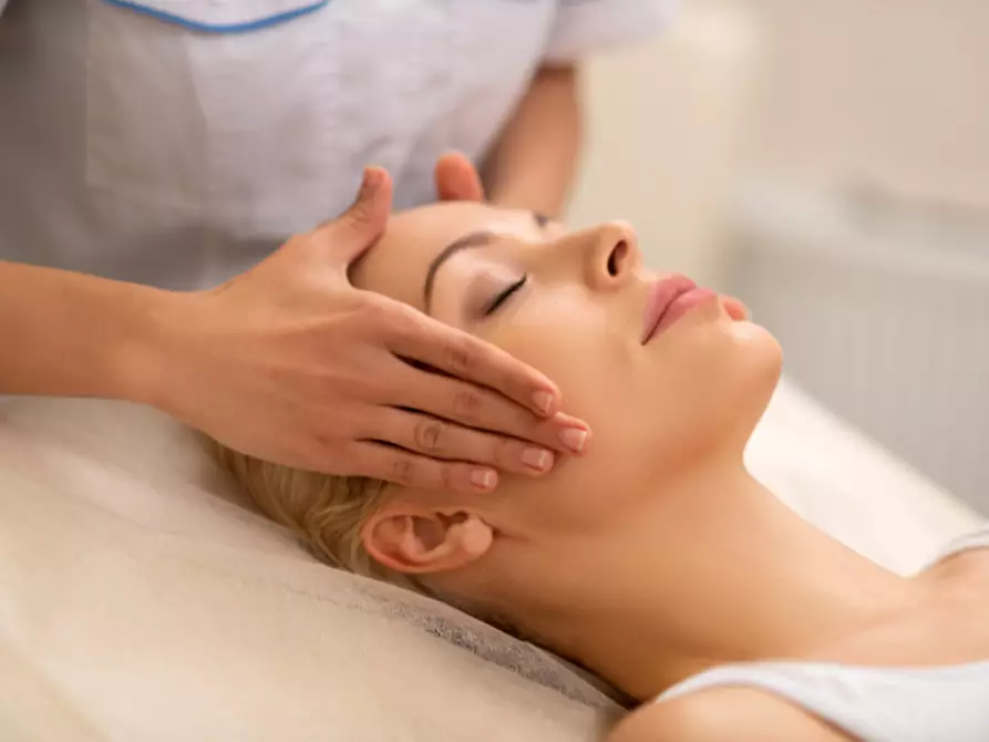 Immagine 1 di Attività commerciale in vendita  a Carrara