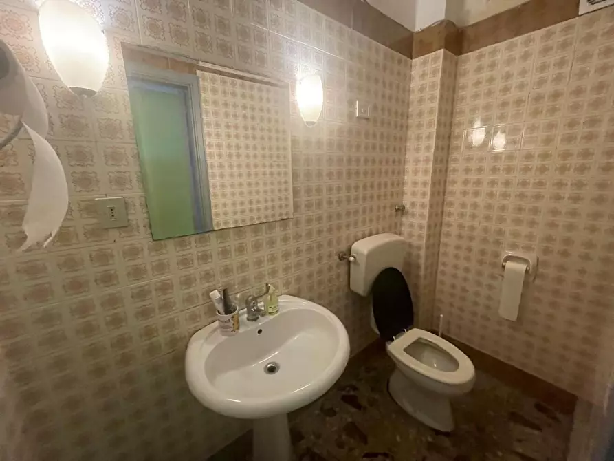 Immagine 9 di Ufficio in vendita  a Taranto