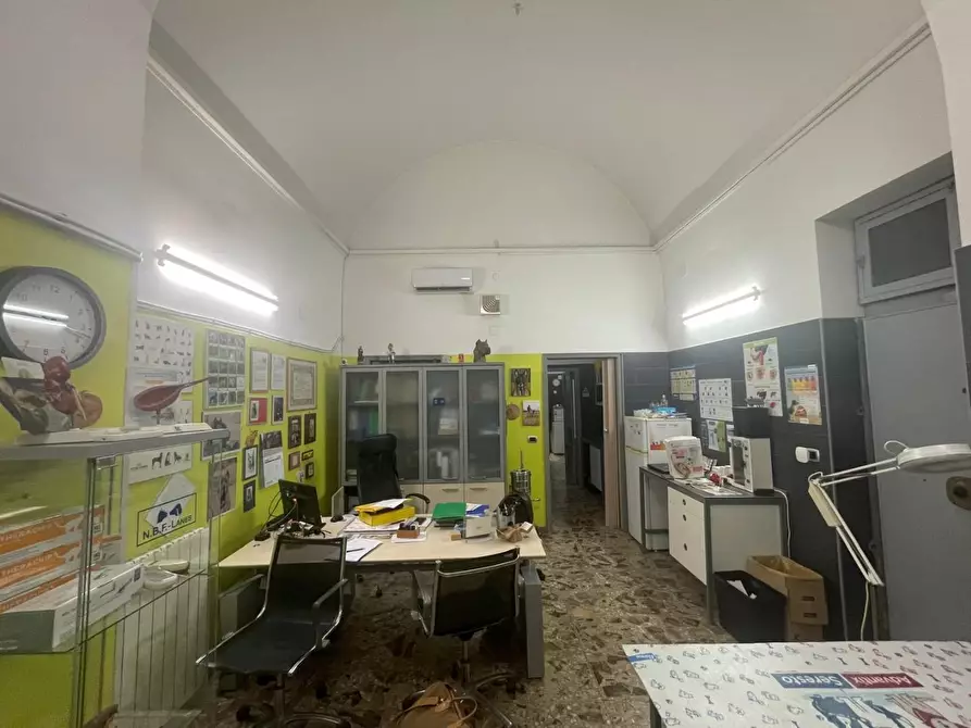 Immagine 12 di Ufficio in vendita  a Taranto