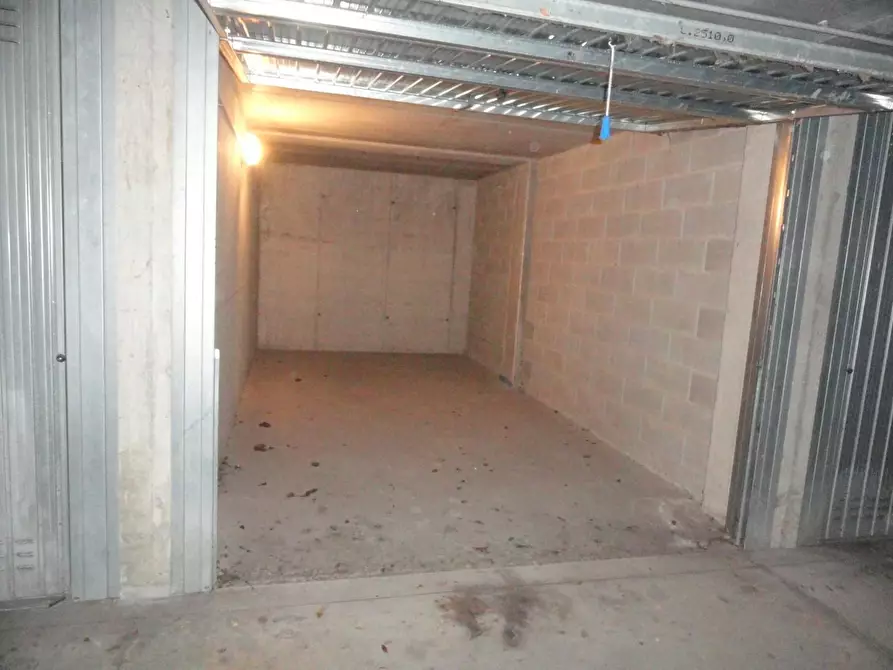 Immagine 1 di Garage in vendita  a Pozzo D'adda