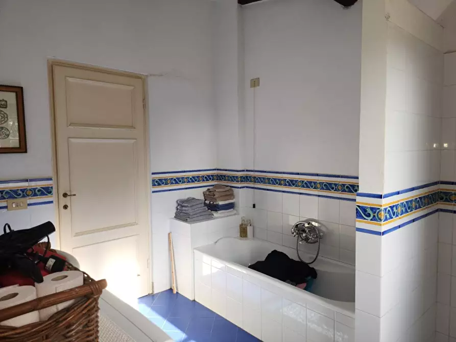 Immagine 27 di Rustico / casale in vendita  a Lucca