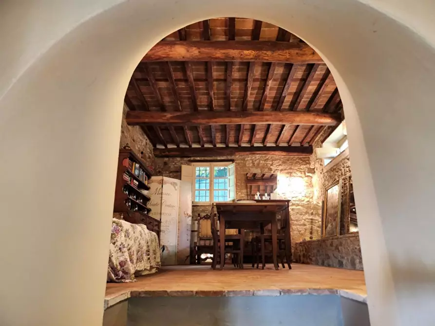 Immagine 16 di Rustico / casale in vendita  a Lucca