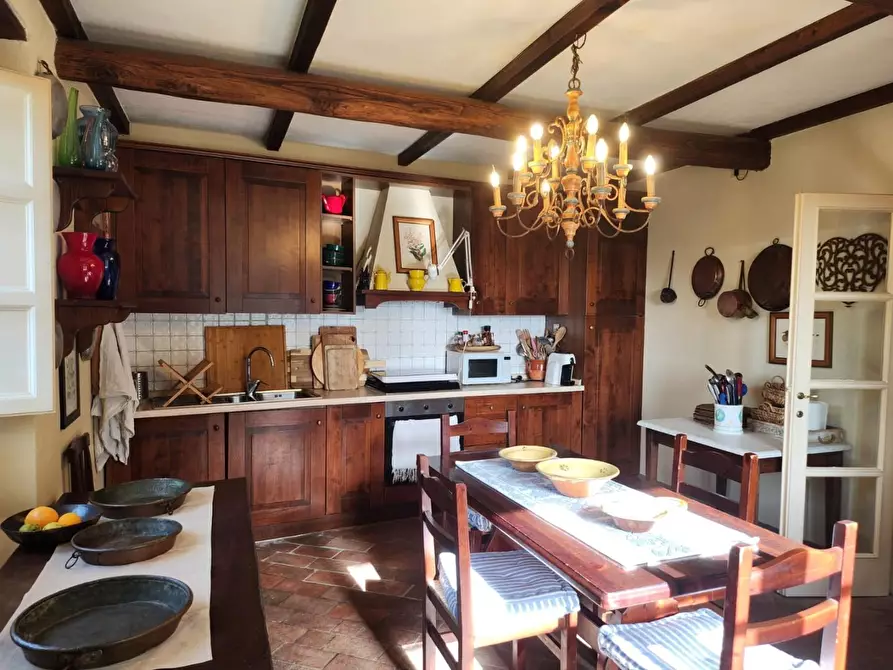 Immagine 5 di Rustico / casale in vendita  a Lucca