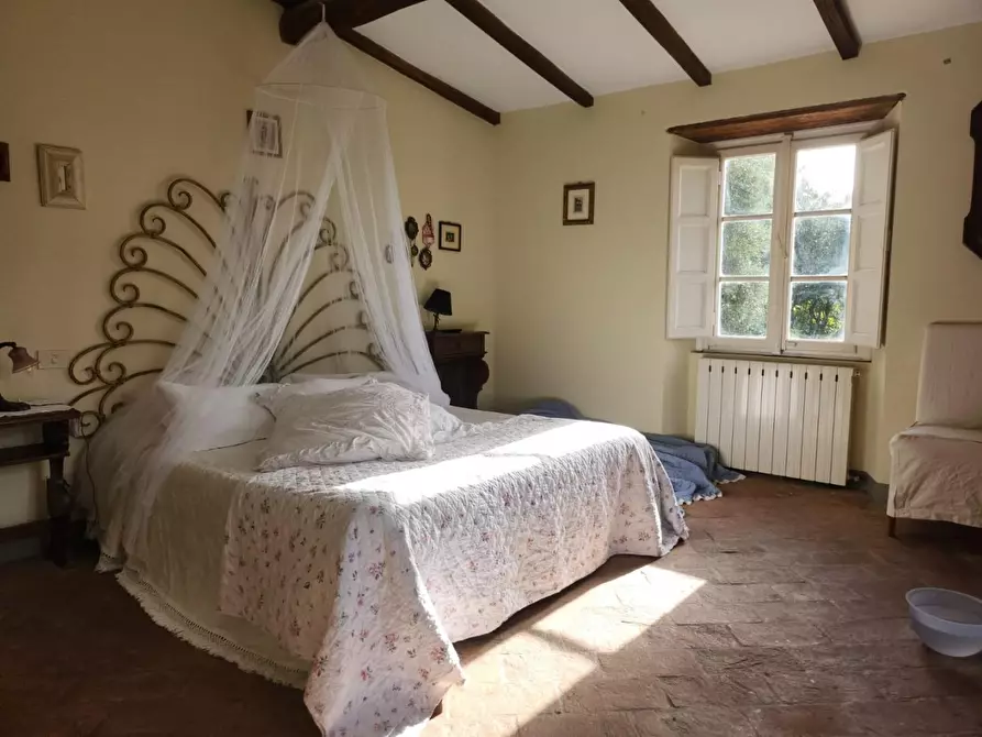 Immagine 15 di Rustico / casale in vendita  a Lucca