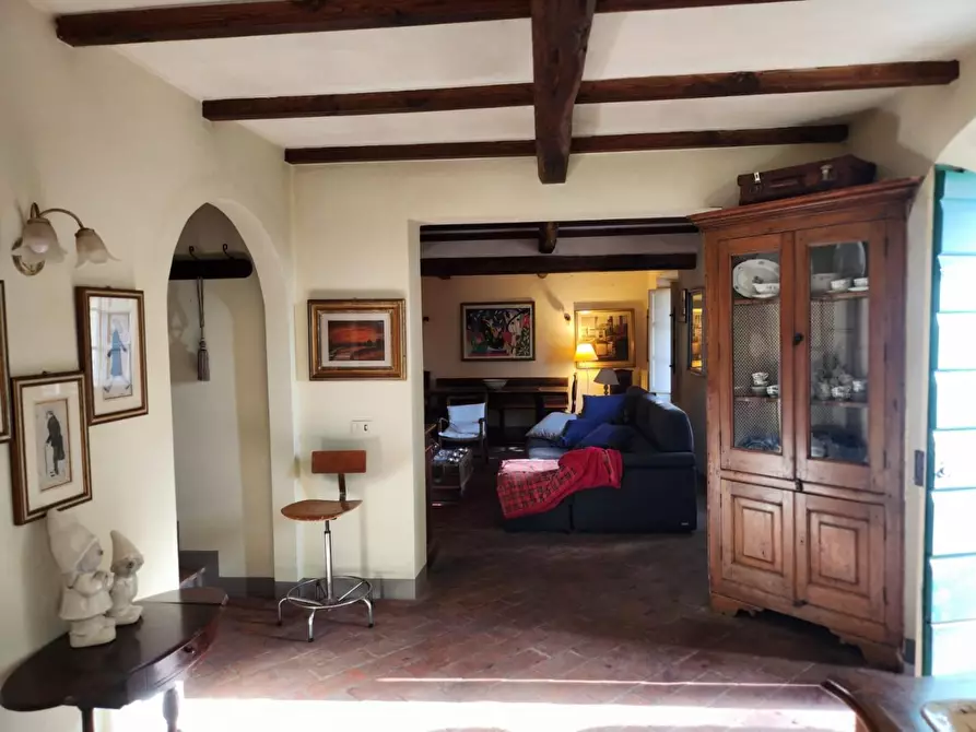 Immagine 9 di Rustico / casale in vendita  a Lucca
