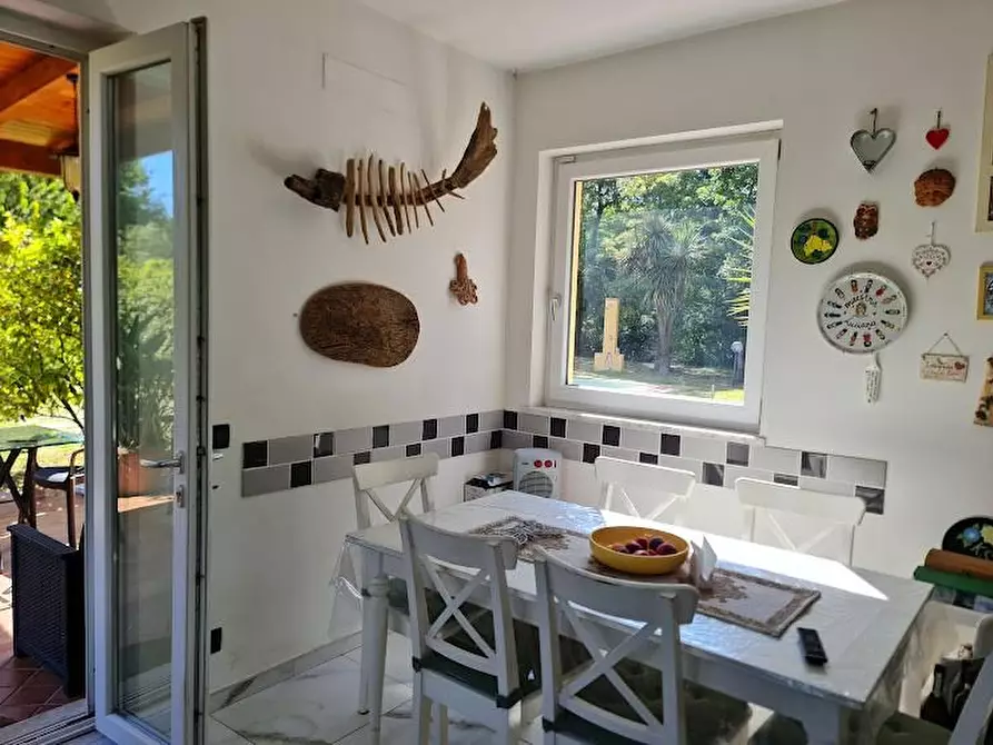 Immagine 14 di Villa in vendita  a Castelnuovo Magra