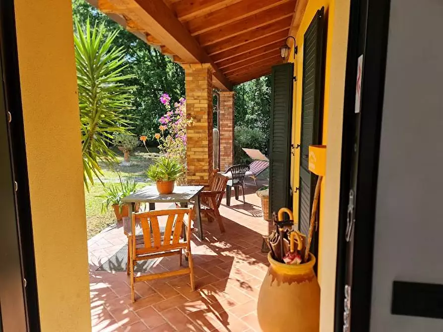 Immagine 3 di Villa in vendita  a Castelnuovo Magra