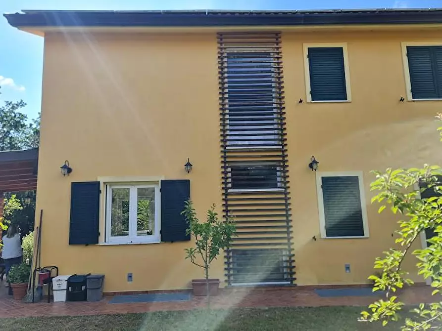 Immagine 9 di Villa in vendita  a Castelnuovo Magra