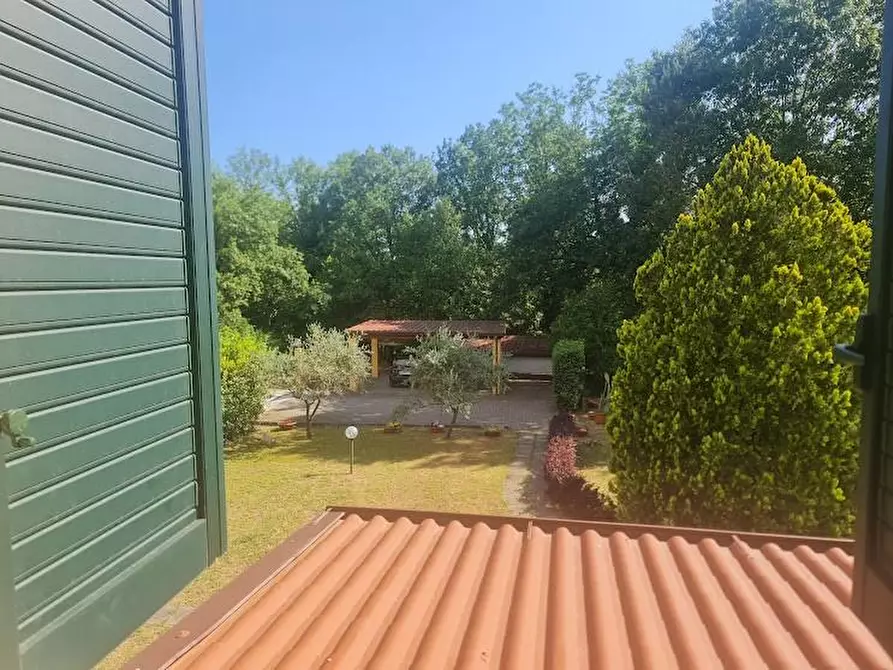 Immagine 45 di Villa in vendita  a Castelnuovo Magra