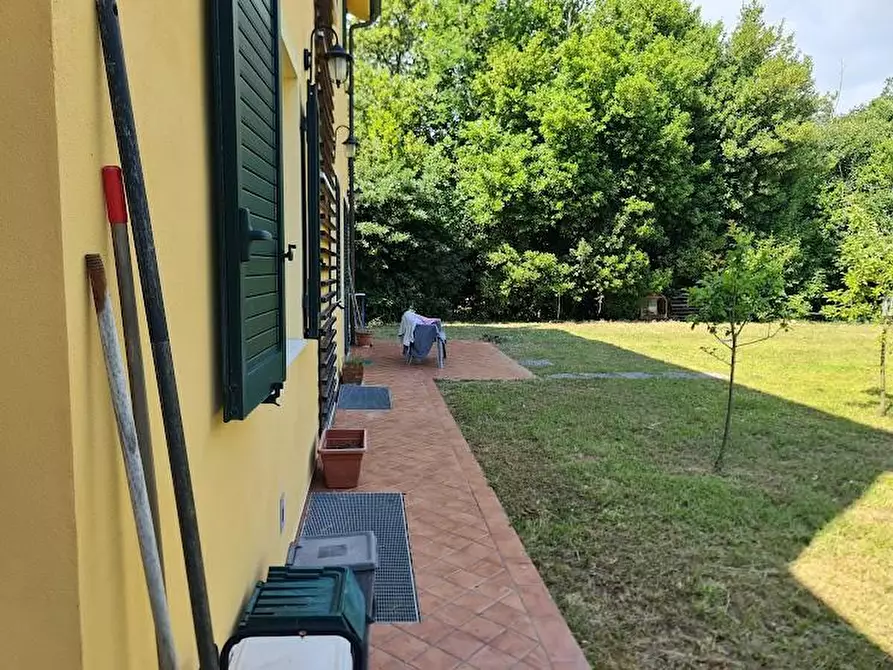 Immagine 8 di Villa in vendita  a Castelnuovo Magra
