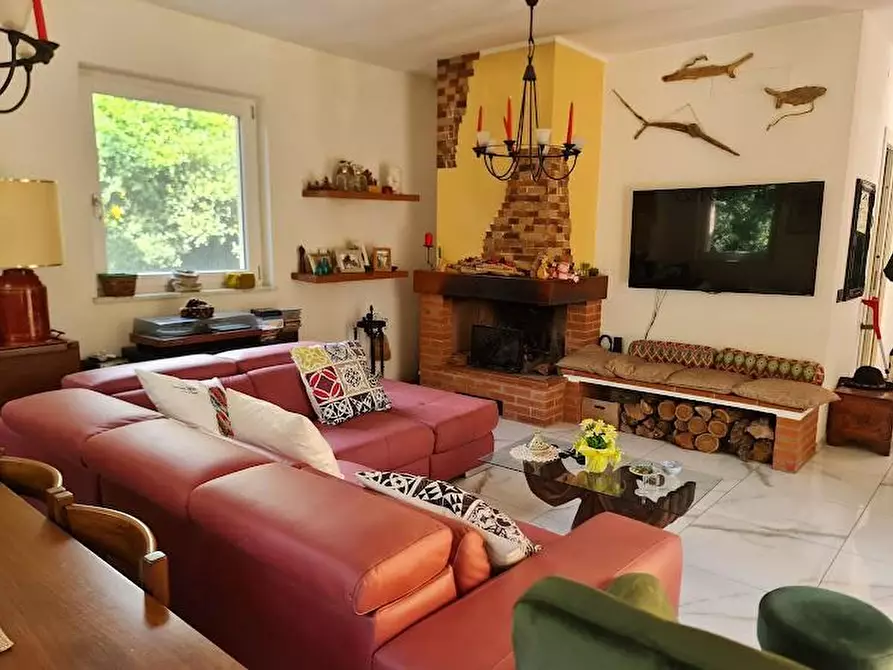 Immagine 19 di Villa in vendita  a Castelnuovo Magra