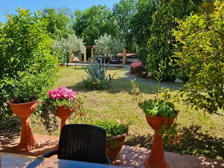 Immagine 4 di Villa in vendita  a Castelnuovo Magra