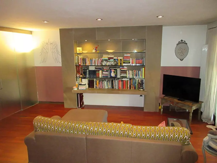 Immagine 3 di Villetta a schiera in vendita  a Capraia E Limite