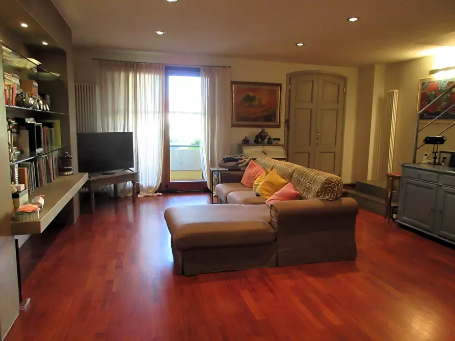 Immagine 1 di Villetta a schiera in vendita  a Capraia E Limite