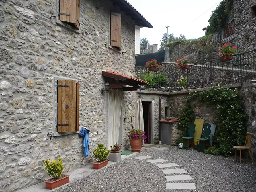 Immagine 17 di Casa indipendente in vendita  a Vagli Sotto