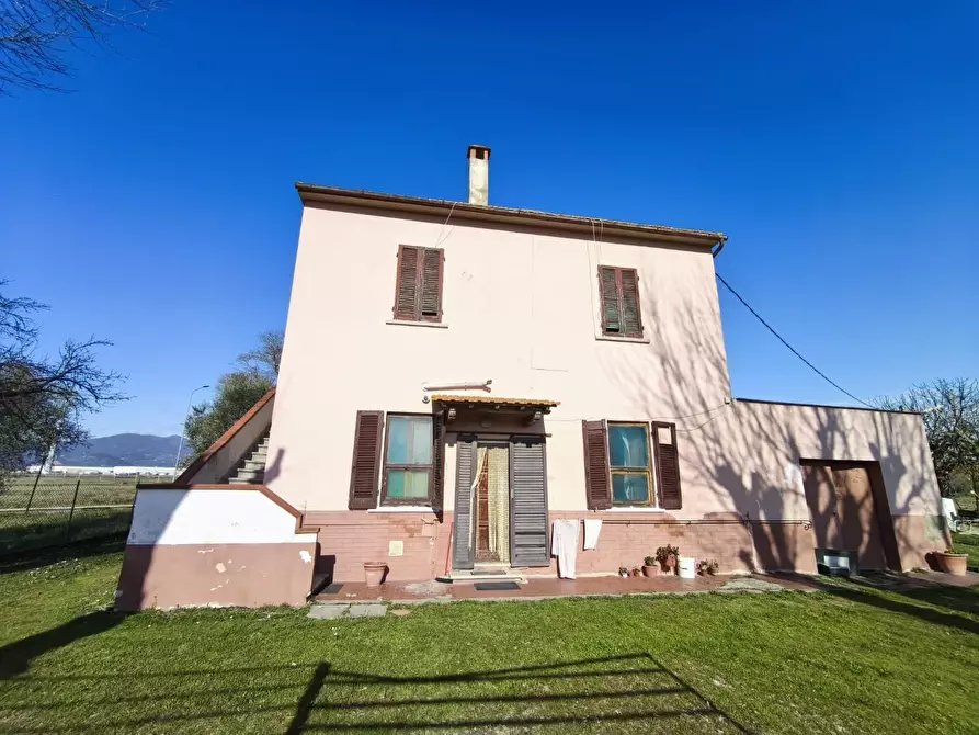 Immagine 2 di Casa colonica in vendita  a Pontedera