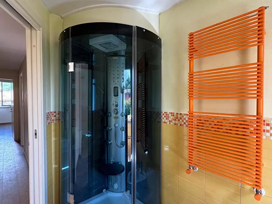 Immagine 34 di Villa in affitto  a Capannori