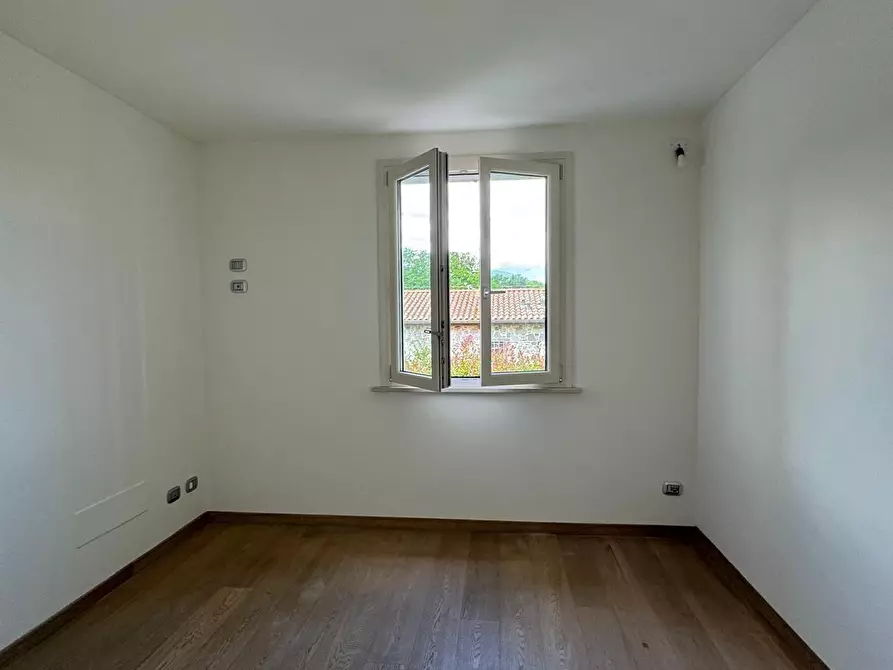 Immagine 23 di Villa in affitto  a Capannori