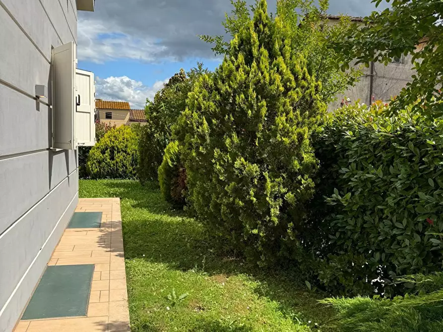 Immagine 29 di Villa in affitto  a Capannori