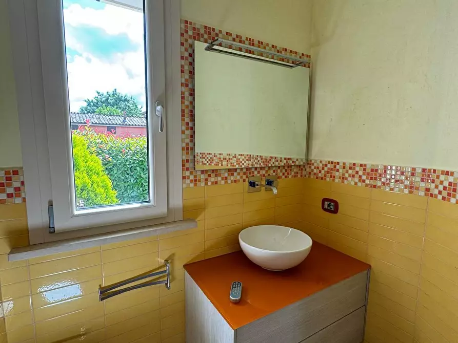 Immagine 22 di Villa in affitto  a Capannori