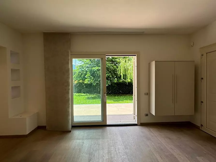 Immagine 35 di Villa in affitto  a Capannori