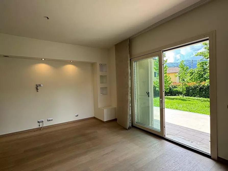 Immagine 9 di Villa in affitto  a Capannori