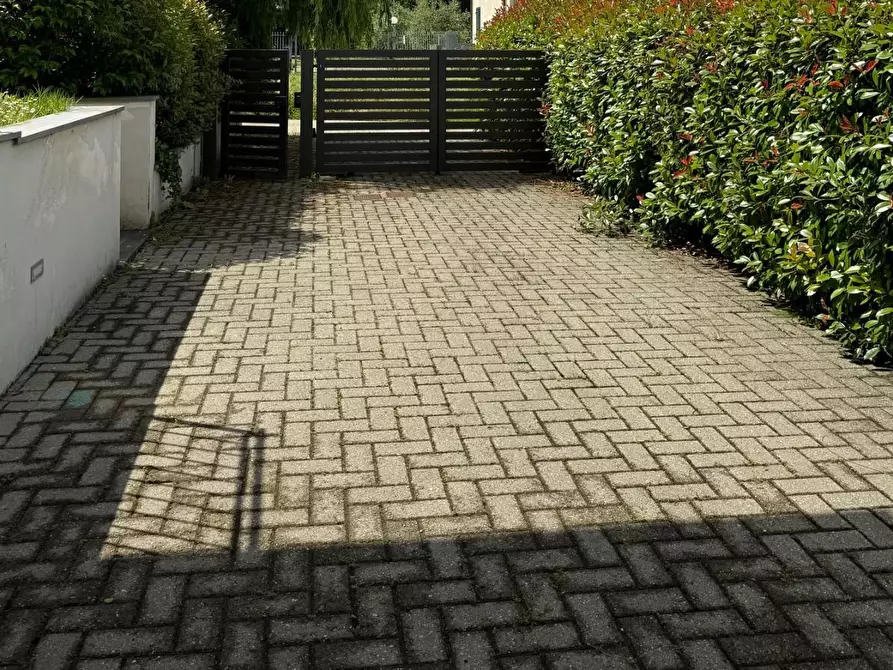 Immagine 44 di Villa in affitto  a Capannori