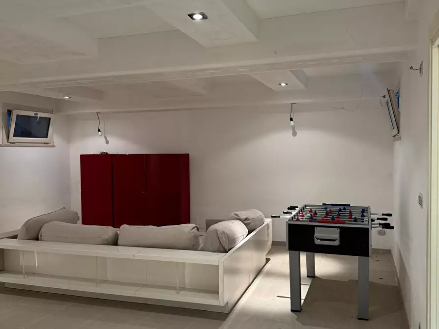 Immagine 36 di Villa in affitto  a Capannori