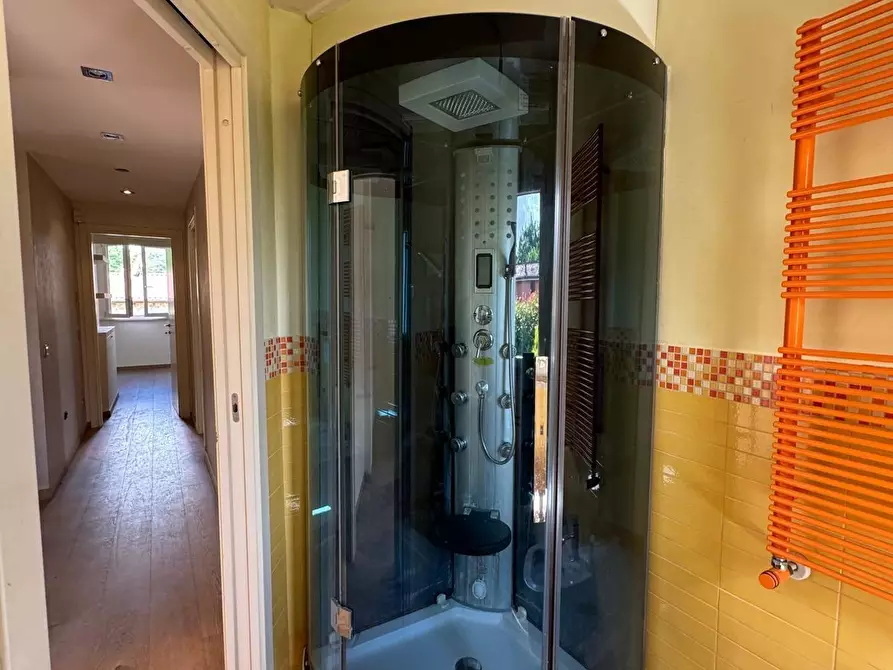 Immagine 13 di Villa in affitto  a Capannori