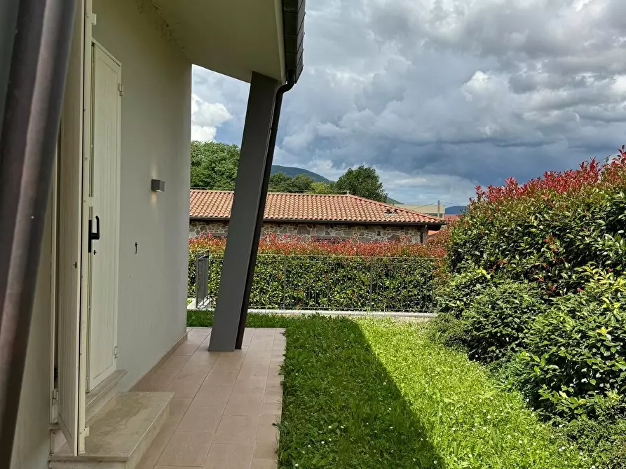 Immagine 37 di Villa in affitto  a Capannori